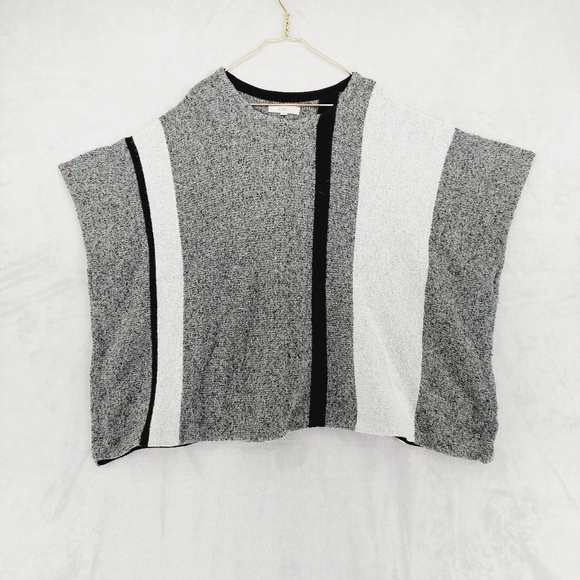LOFT Sweaters - LOFT Ann Taylor Gray White Short Sleeve Poncho Casual Sweaters P3889